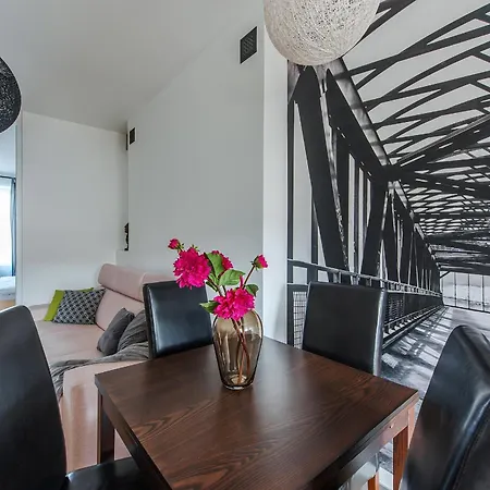 Chmielna Street - Station Varsovia