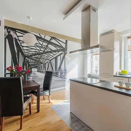 Chmielna Street - Station Apartamento
