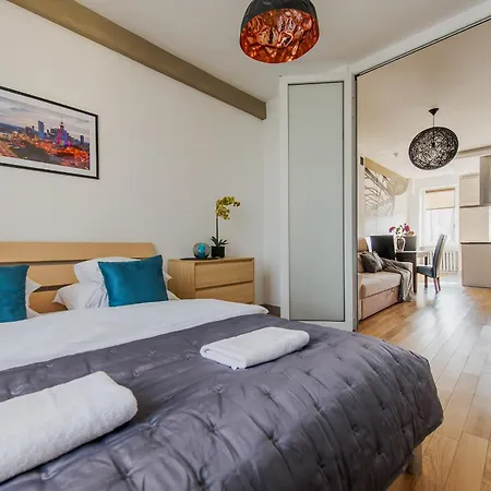 Chmielna Street - Station Apartamento