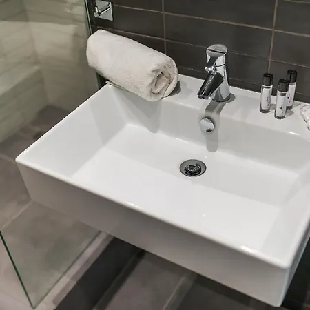 Chmielna Street - Station Apartamento Varsovia