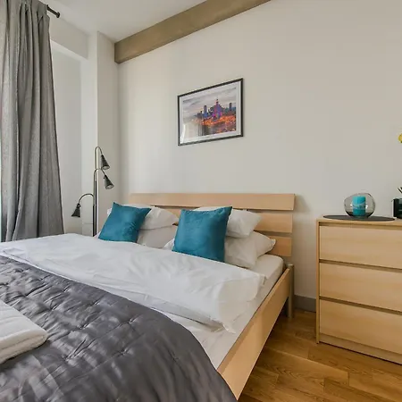 Chmielna Street - Station Warsaw