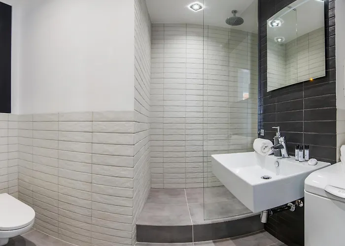 Chmielna Street - Station * وارسو