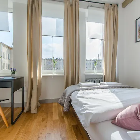 Chmielna Street - Station Warszawa